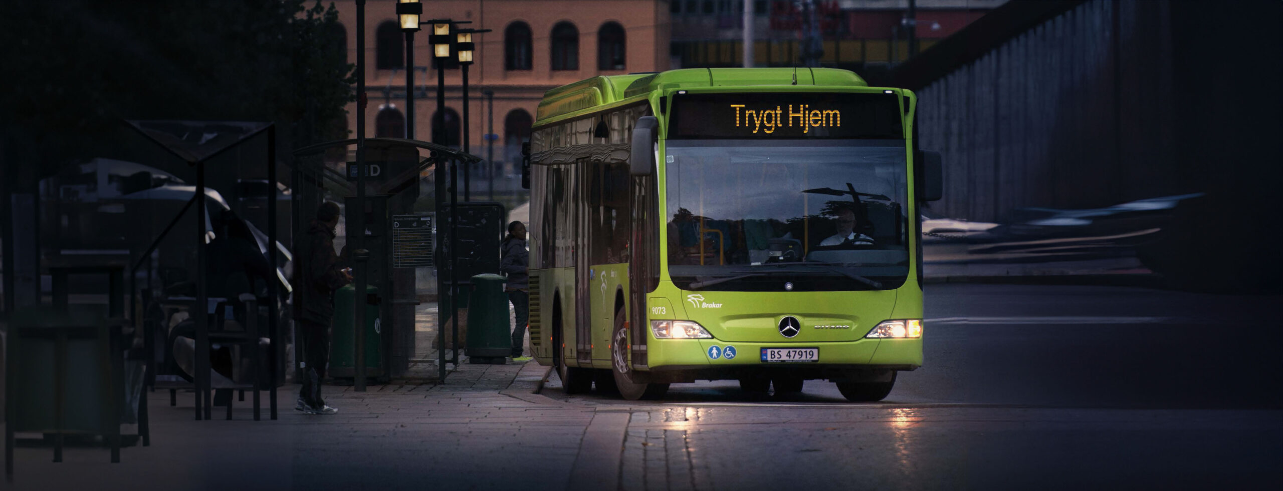 Bilde av nattbuss i Drammen.